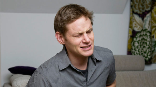 Почему может болеть уздечка полового члена